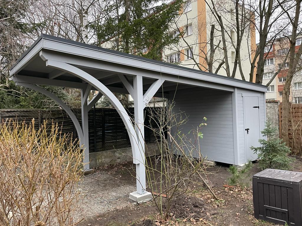 wiata-garazowa-ze-schowkiem wiata drewniana z pomieszczeniem gospodarczym