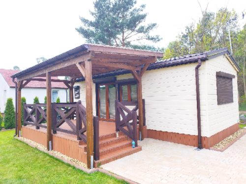 zadaszenie-tarasu-z-drewna-klejonego